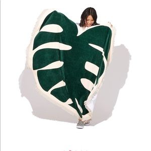 bando All Around Giant Monstera Towel- NWT